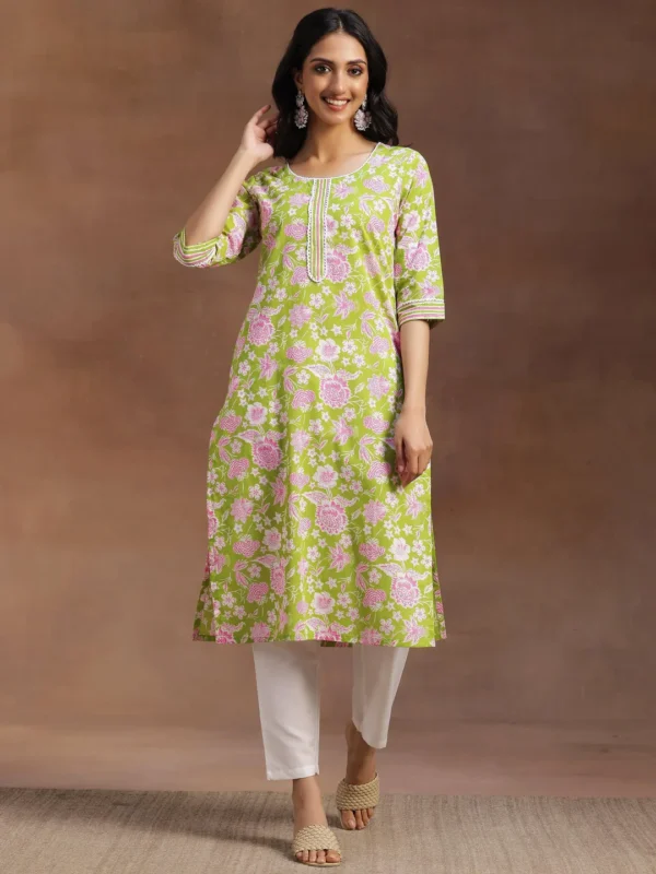 Women Green Printed Cotton Straight Kurta - Image 7