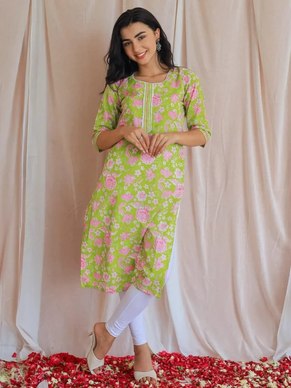Women Green Printed Cotton Straight Kurta