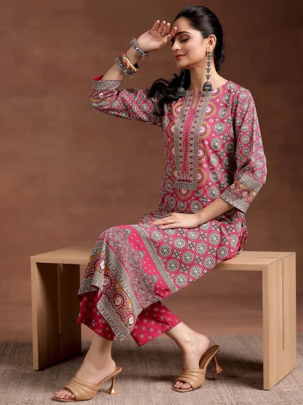 Women Pink Printed Crepe Straight Kurta - Image 3