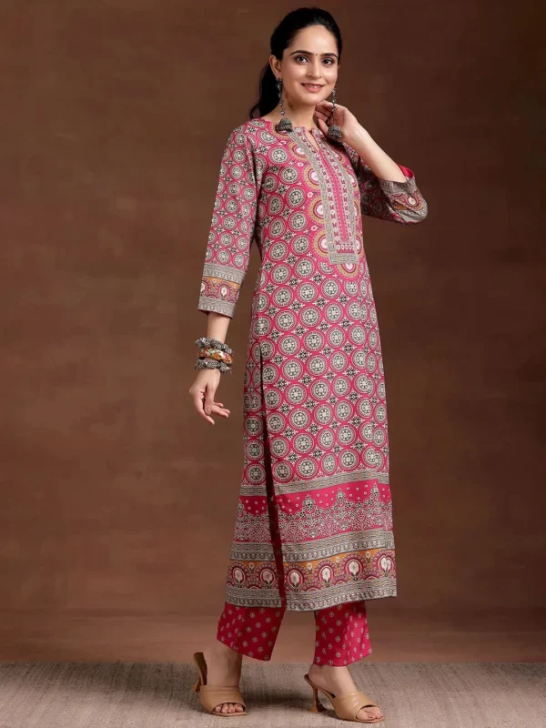 Women Pink Printed Crepe Straight Kurta - Image 4