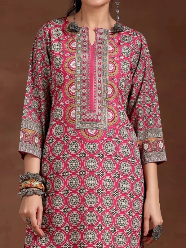 Women Pink Printed Crepe Straight Kurta - Image 2