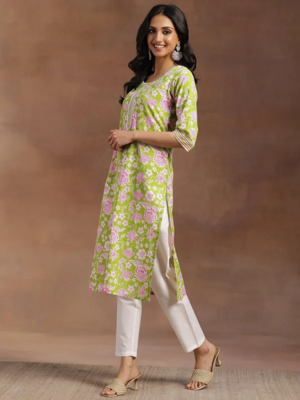 Women Green Printed Cotton Straight Kurta - Image 4
