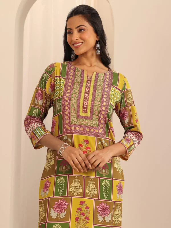 Women Multi Printed Poly Crepe Straight Kurta Set - Image 2