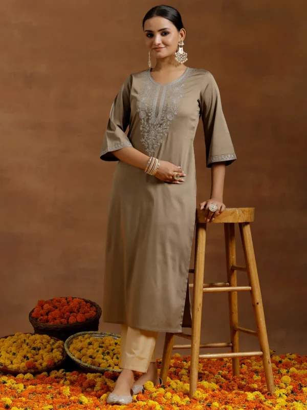 Women Gold Embroidered Silk Straight Kurta - Image 4