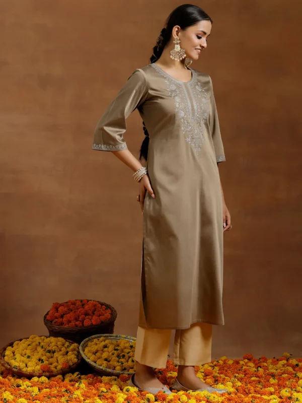 Women Gold Embroidered Silk Straight Kurta - Image 3